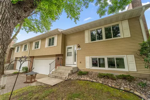 4681 Ridge Cliff Dr, Eagan, MN 55122
