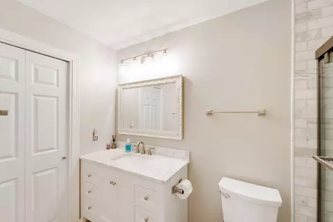 Bath - 4681 Ridge Cliff Dr, Eagan, MN 55122 photo 2 of 3
