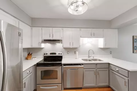 Kitchen - 4681 Ridge Cliff Dr, Eagan, MN 55122 photo 3 of 3