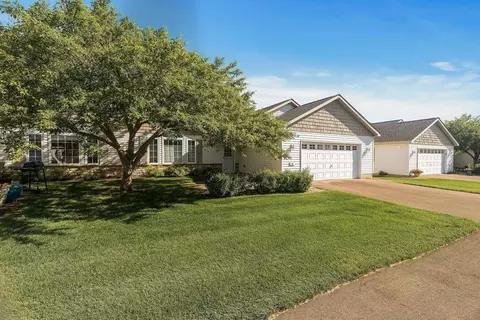 89 Bridgewater Trl, Hudson, WI 54016
