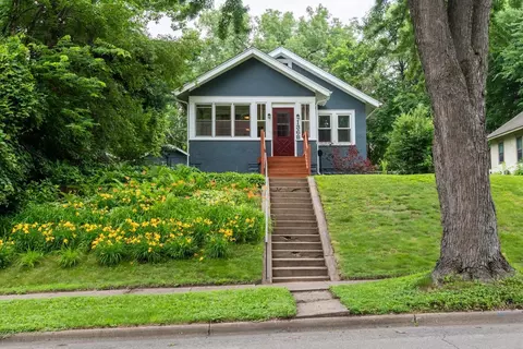 1368 Pacific St, Saint Paul, MN 55106