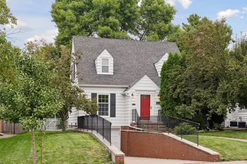 1919 Highland Pkwy, Saint Paul, MN 55116