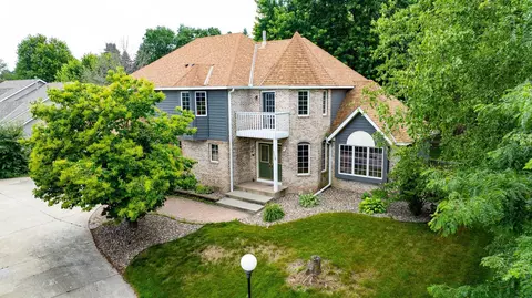 1110 Lecuyer Dr, Stillwater, MN 55082