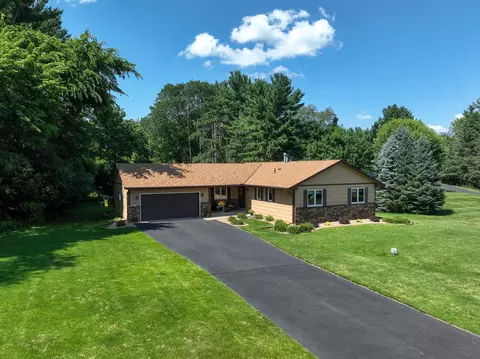 8810 42nd St N, Lake Elmo, MN 55042