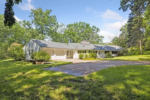 33 Eagle Ridge Rd, North Oaks, MN 55127
