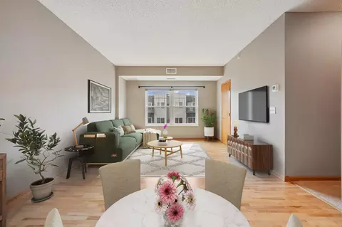 4824 E 53rd St #422, Minneapolis, MN 55417