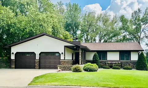 704 16th Ave NE, Waseca, MN 56093