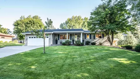 721 Meadowview Dr, Northfield, MN 55057