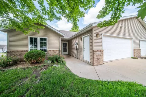 6153 S Pointe Dr SW, Rochester, MN 55902