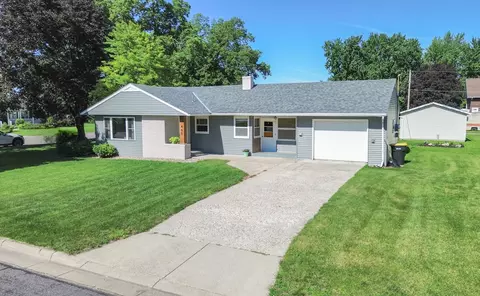 460 S 3rd St, Bird Island, MN 55310