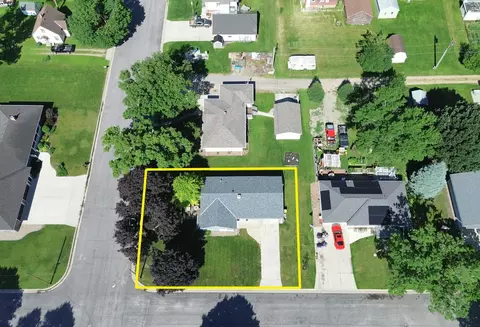 460 S 3rd St, Bird Island, MN 55310 photo 2