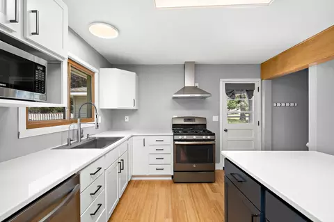 Kitchen - 4017 Mica Trl, Eagan, MN 55122 photo 2 of 4
