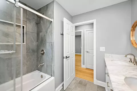 Bath - 4017 Mica Trl, Eagan, MN 55122 photo 2 of 3
