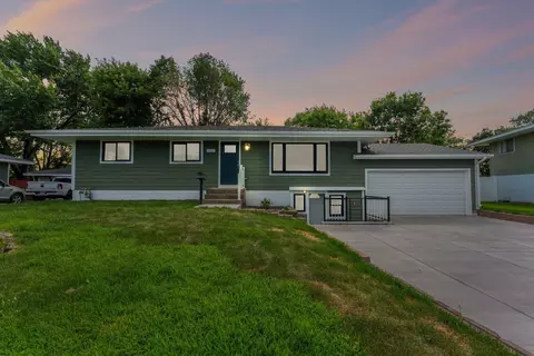 6113 Scott Ave N, Brooklyn Center, MN 55429