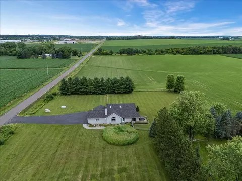 811 130th St, Roberts, WI 54023