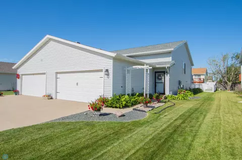 1815 49th St S, Fargo, ND 58103