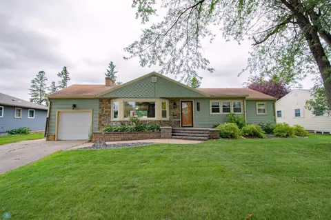 1516 6th Ave S, Moorhead, MN 56560