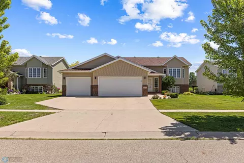 4515 Westport Pkwy, West Fargo, ND 58078