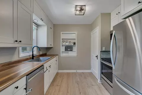 Kitchen - 2604 Clearwater Rd, Saint Cloud, MN 56301 photo 4 of 4