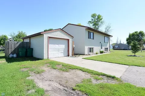 Exterior - 611 3rd St, Mapleton, ND 58059 photo 2 of 3
