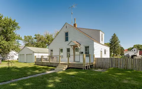 106 SW Commerce St, Adams, MN 55909