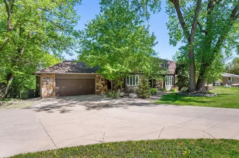 6328 Interlachen Blvd, Edina, MN 55436