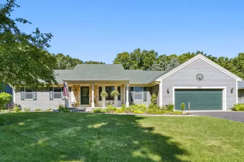 901 Grandview Dr, Hudson, WI 54016