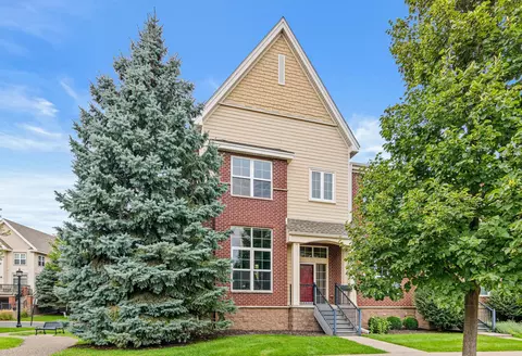 8137 Oakview Ln N, Maple Grove, MN 55369