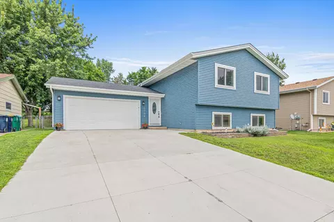 5704 Cedarwood St NE, Prior Lake, MN 55372