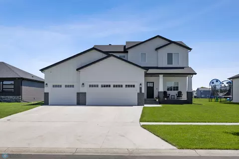 10128 Concord Dr, Horace, ND 58047