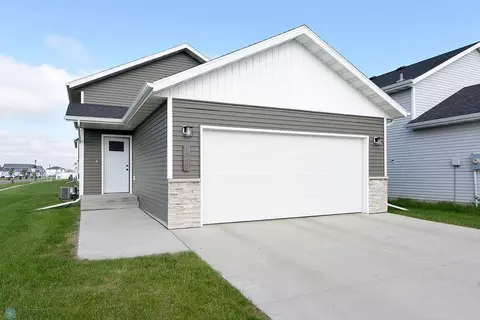 1040 Barnes Dr, West Fargo, ND 58078