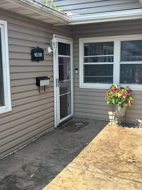 1502 Franklin Ln, Anoka, MN 55303