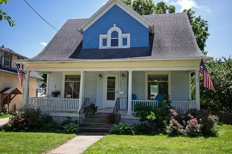 515 3rd St W, Northfield, MN 55057