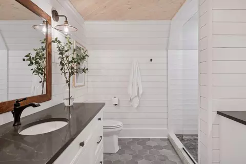 Bath - 5815 Howards Point Rd, Excelsior, MN 55331 photo 4 of 5