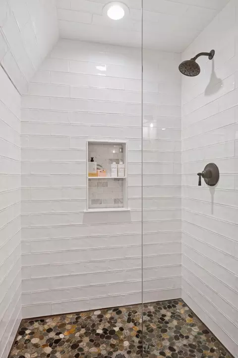 Bath - 5815 Howards Point Rd, Excelsior, MN 55331 photo 5 of 5