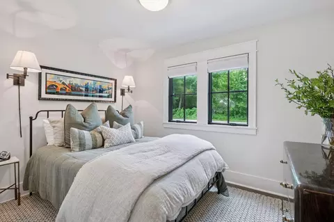 Bedroom - 5815 Howards Point Rd, Excelsior, MN 55331 photo 3 of 6