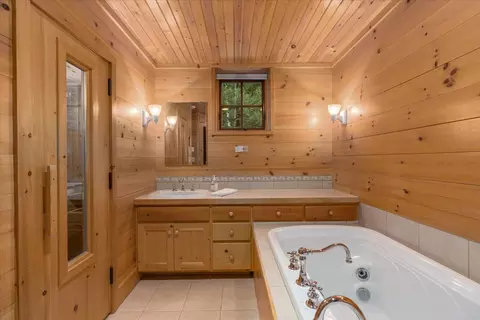 Bath - 13315 Aurora Dr, Ely, MN 55731 photo 7 of 7