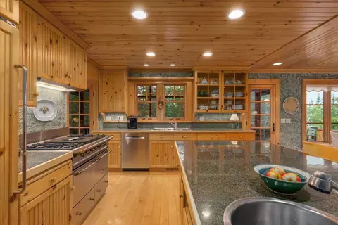 Kitchen - 13315 Aurora Dr, Ely, MN 55731 photo 3 of 6
