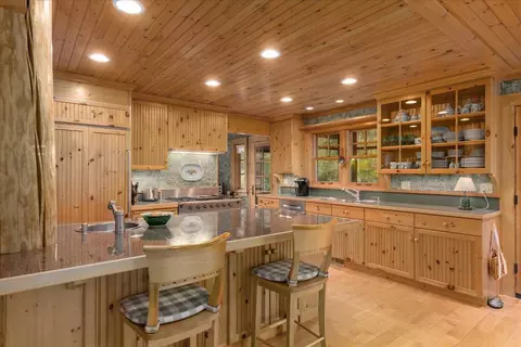 Kitchen - 13315 Aurora Dr, Ely, MN 55731 photo 5 of 6
