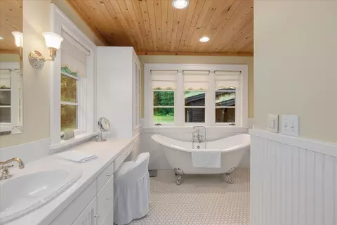 Bath - 13315 Aurora Dr, Ely, MN 55731 photo 3 of 7