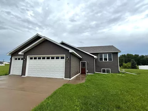 1125 Village Ln, Detroit Lakes, MN 56501