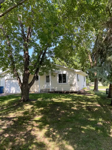 703 Washington Ct NW, Elk River, MN 55330