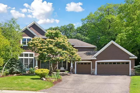 2323 Harrison Hill Ct, Chanhassen, MN 55317