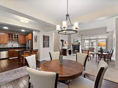 5250 Grandview Sq #2406, Edina, MN 55436
