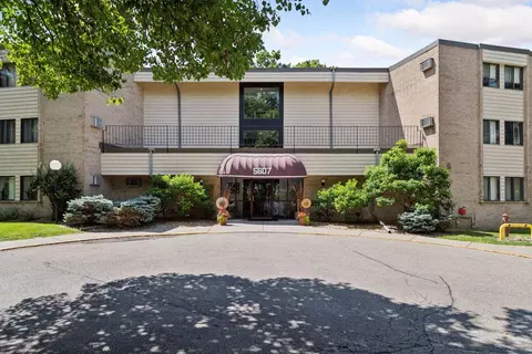 5607 Green Circle Dr #308, Minnetonka, MN 55343