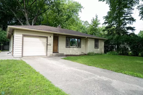 1606 5th St N, Fargo, ND 58102 photo 2