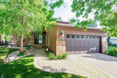 15 Fremont Dr S, Fargo, ND 58103