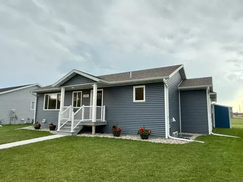 2010 Nelson Dr, Thief River Falls, MN 56701