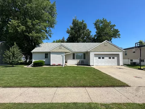 317 Clary St, Worthington, MN 56187