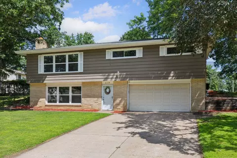 2125 Sapphire Ln, Eagan, MN 55122
